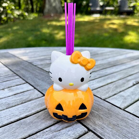 Halloween Hello Kitty In Pumpkin Red Diffuser Cinnamon Scent Oil New in Box - Picture 8 of 16